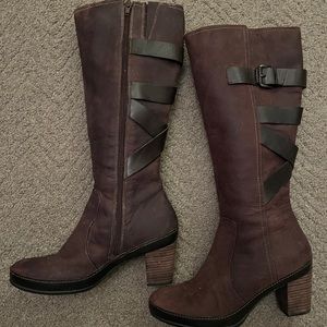 Clarks Heeled Boots 7.5 GUC